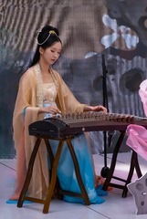 弹拨古筝