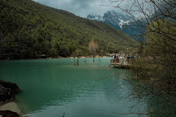 雪山和蓝月谷