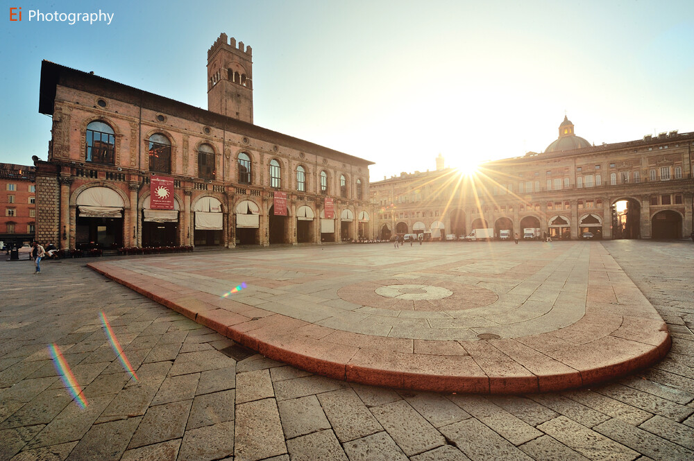 Piazza Maggiore Sunset<br />
时差还未倒过来，干脆修张图。Piazza Maggiore是意大利城市博洛尼亚的重要广场,创建于1200年，这里也是文化和艺术的集中地。