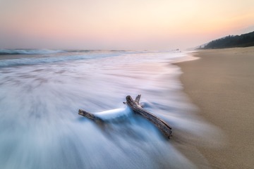 浪淘霞光下