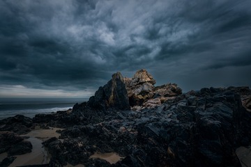 风雨将至的海滩