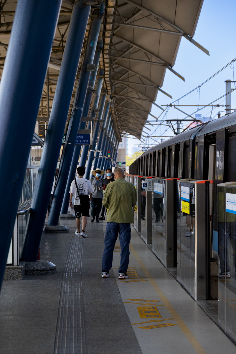 轨道交通1号线中华门站与宁芜线十字交汇(未来会成为南京地铁宁马线s2