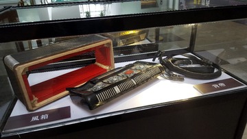 6980