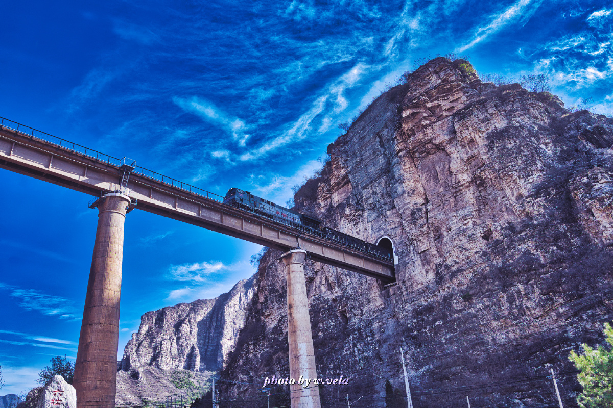 京原线十渡蝙蝠山今年是京原线铺轨完成50周年正好赶上马上就要电气化