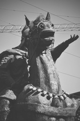 586132