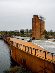 984527