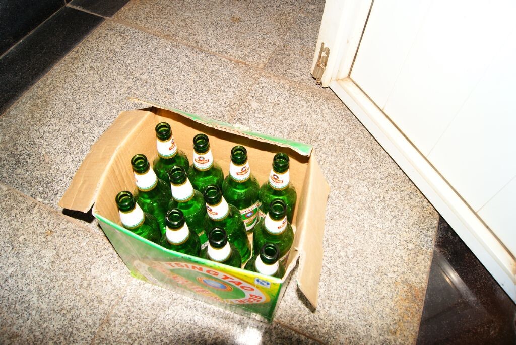 家里的啤酒过期了 纯生啤酒过期了还能喝吗 家里的啤酒过期了 纯生啤酒过期了还能喝吗