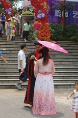 山顶公园着汉服的青年.JPG