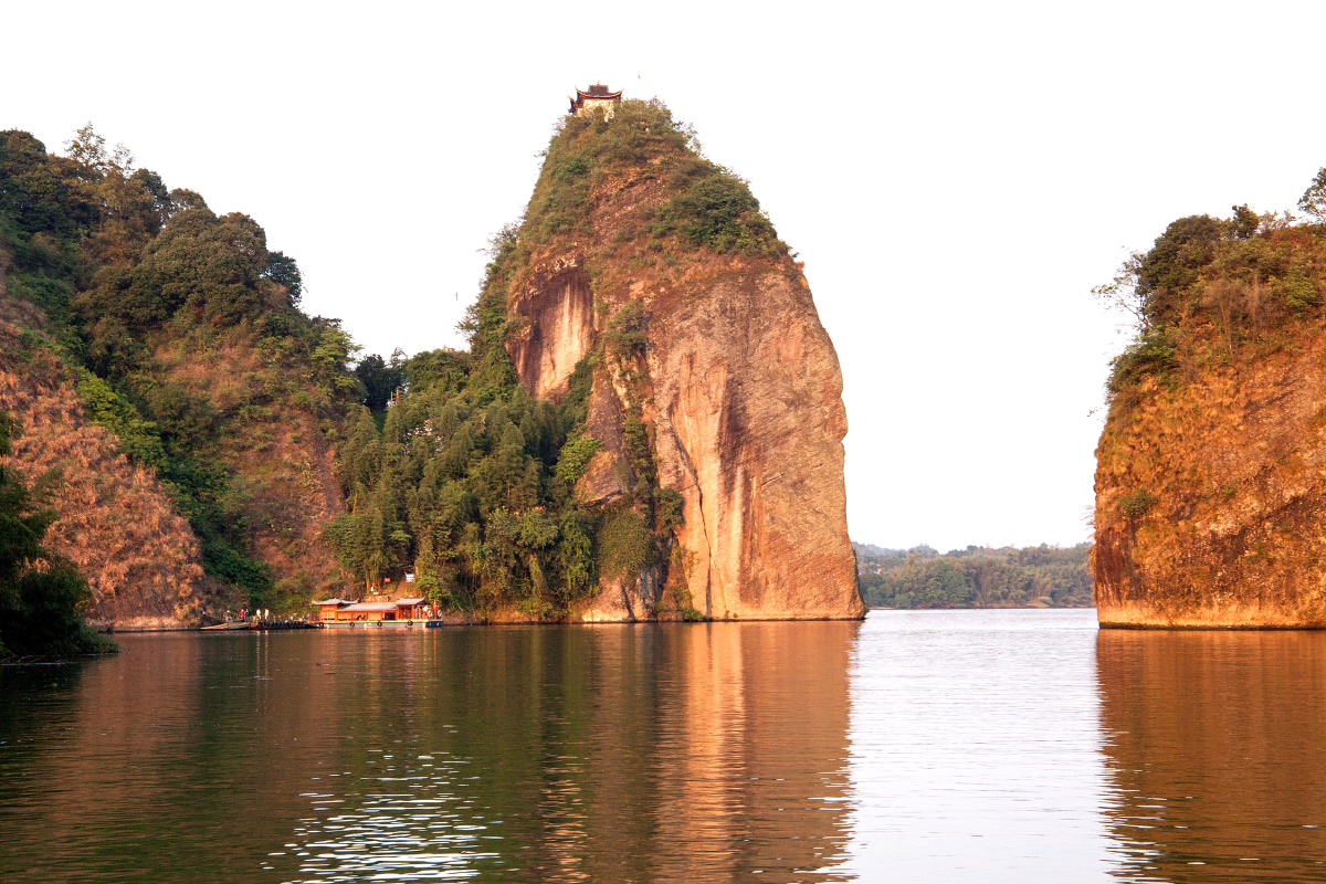 远眺夷望溪水心寨