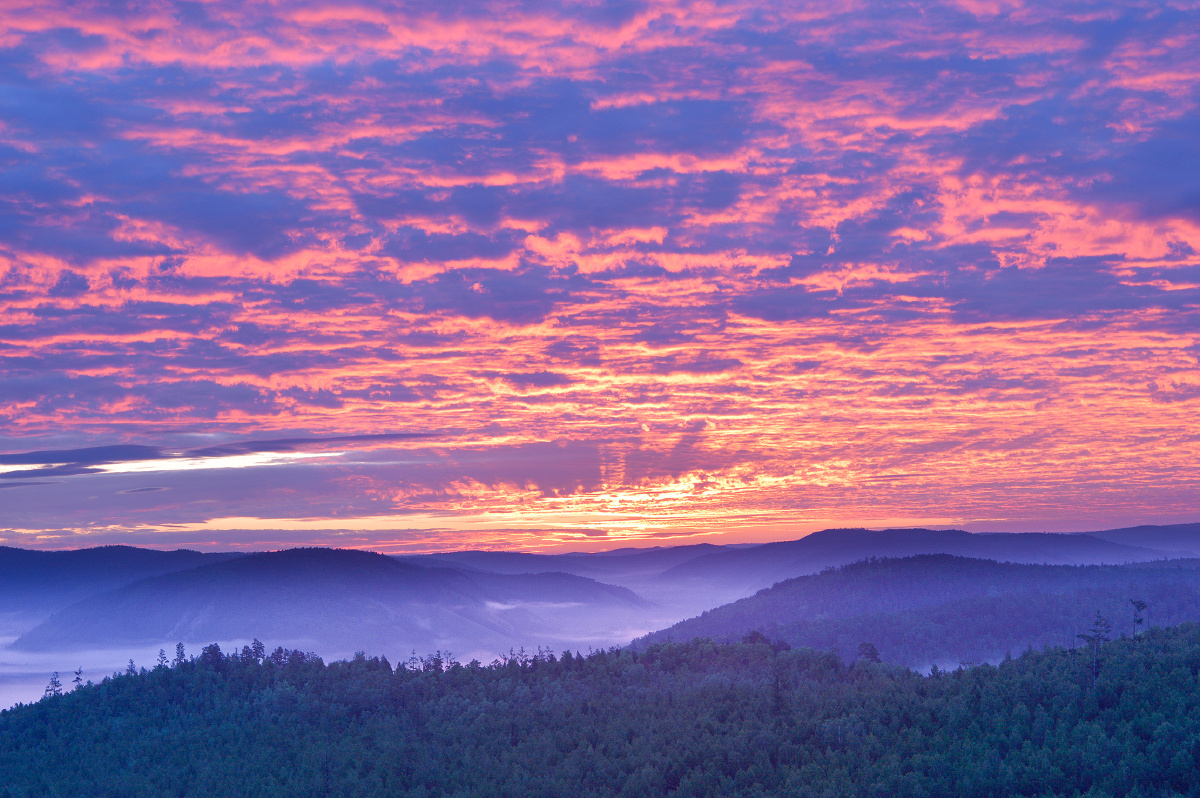 大兴安岭日出红云