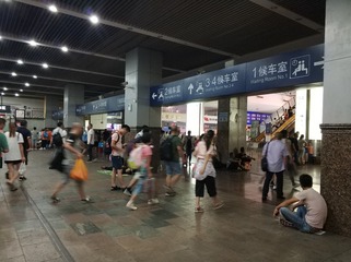行色匆匆