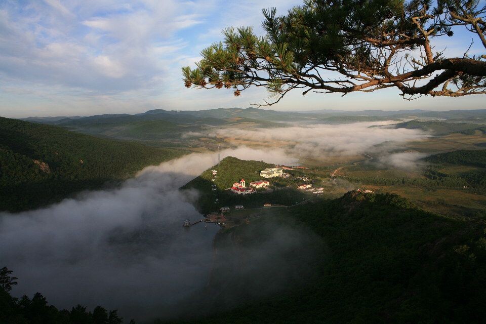 雾语麒麟山<br />
拍摄黑龙江鸡西麒麟山风景区。