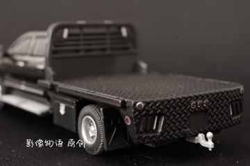 57073