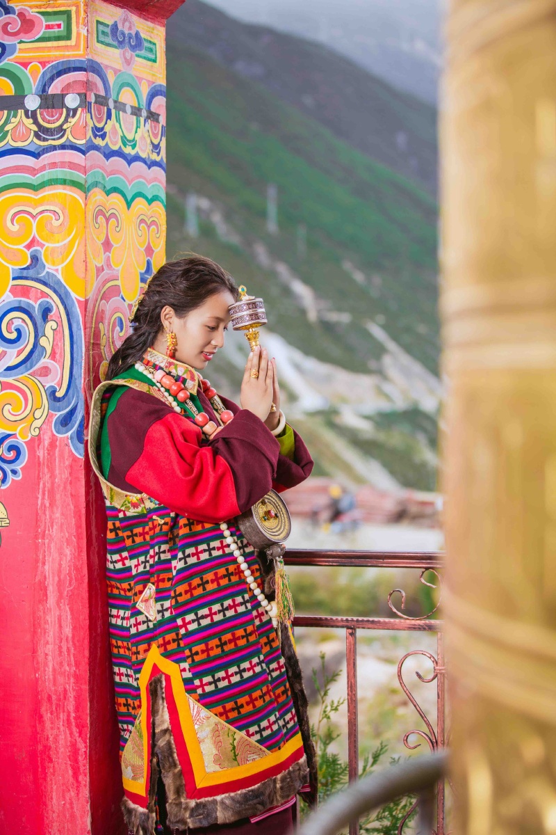 甘孜州乡城县藏式婚纱照祝福新人