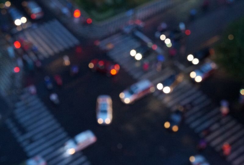 雨夜路口的散点