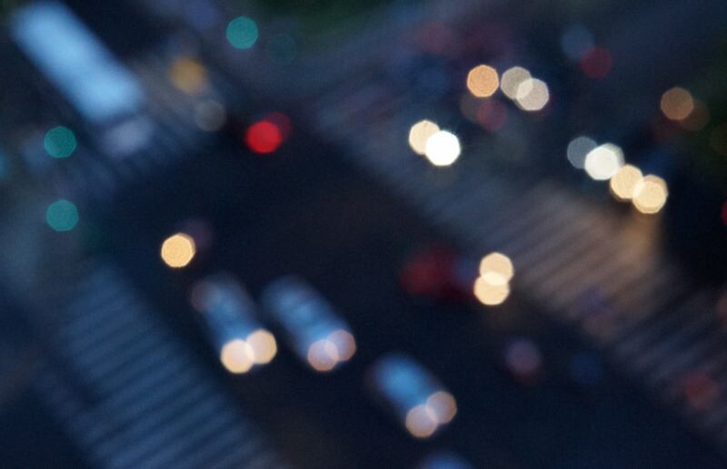 雨夜路口的散点