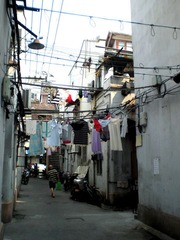 宝福里凉晒的“万国旗” .JPG