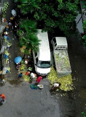 6.雨中卖完.JPG