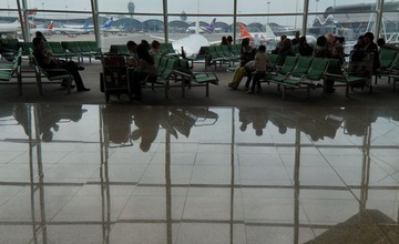 7.侯机旅客.JPG
