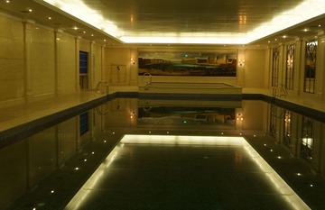 28.静静的会所泳池.JPG