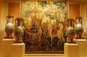 20.花瓶制于清嘉庆年间，挂毯制于路易十四时代.JPG