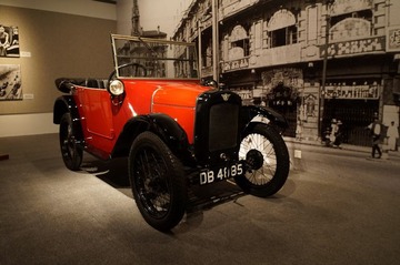 33.环球港博物馆：1922年出厂的，英国奥斯汀7型，行驶在南京路上.JPG
