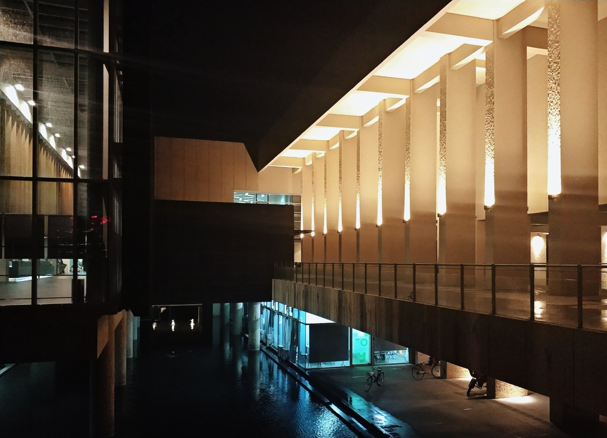 汕大图书馆夜景