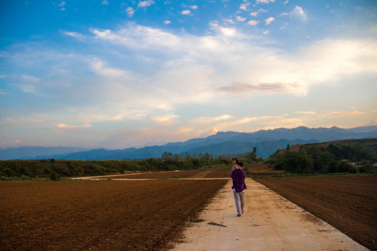 天高地远,云蒸霞蔚