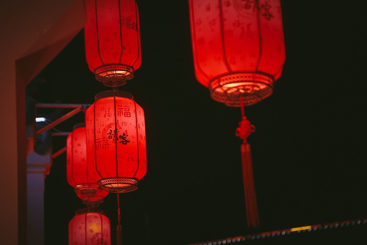 大红灯笼高高挂