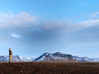 922359