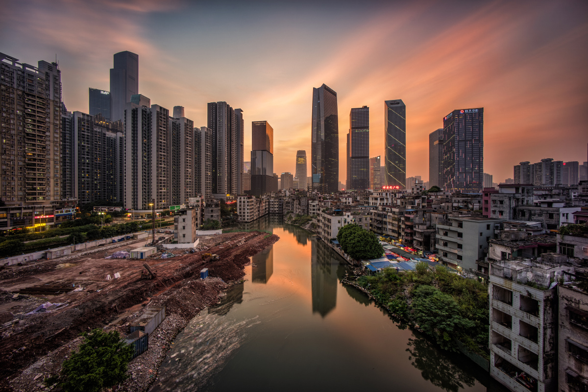 繁华的背后,围城冼村