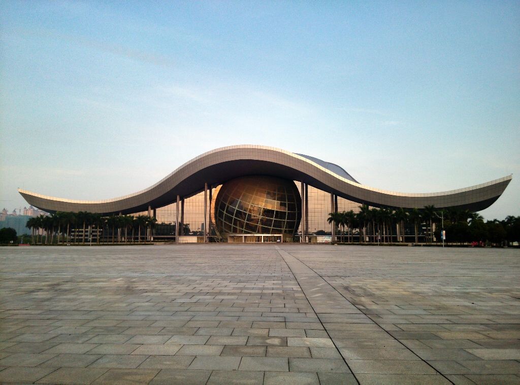 广东科学中心正面照<br />
摄于广州大学城,Snapseed后期.