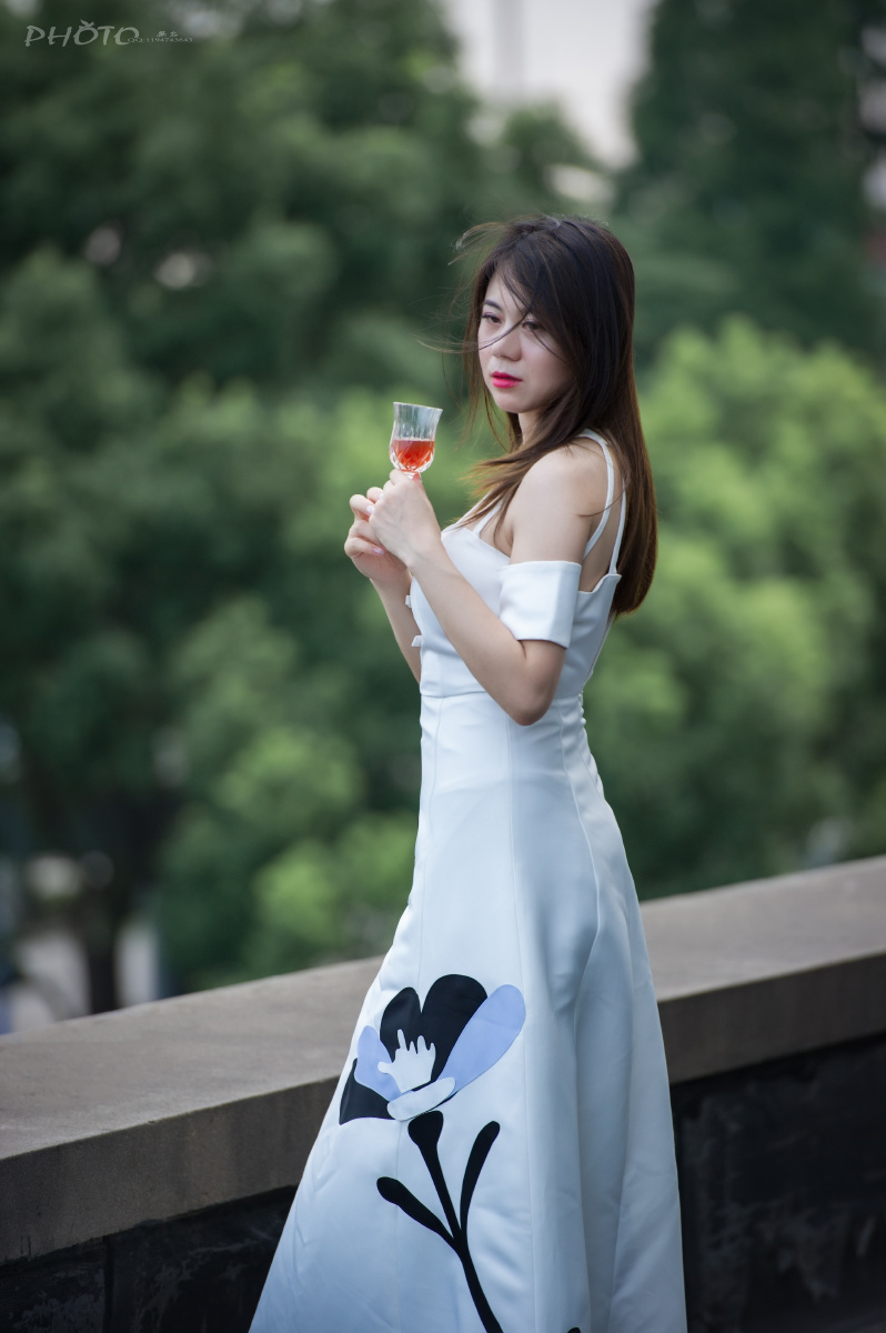 一醉解千愁模特爱晴天