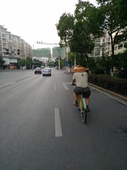 上班途中……