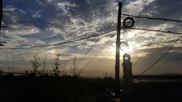 104827