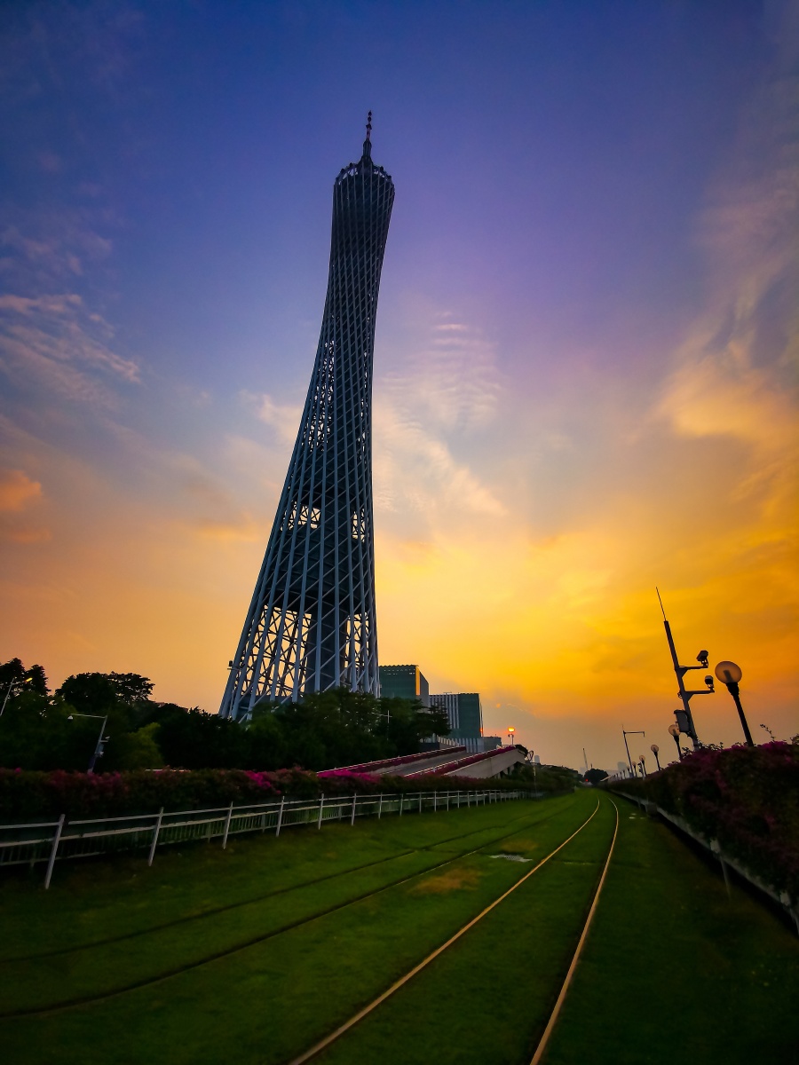 夕阳下的广州塔