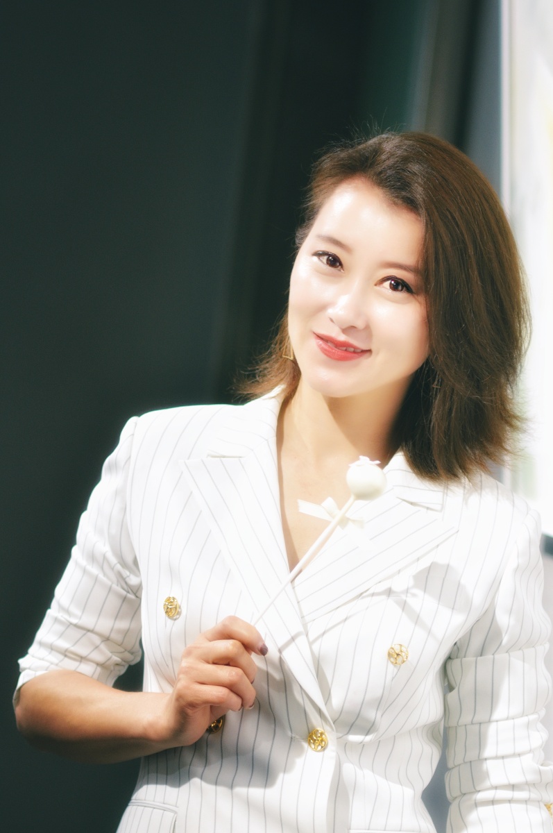 精明干练漂亮的职业美女