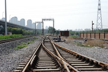 607372