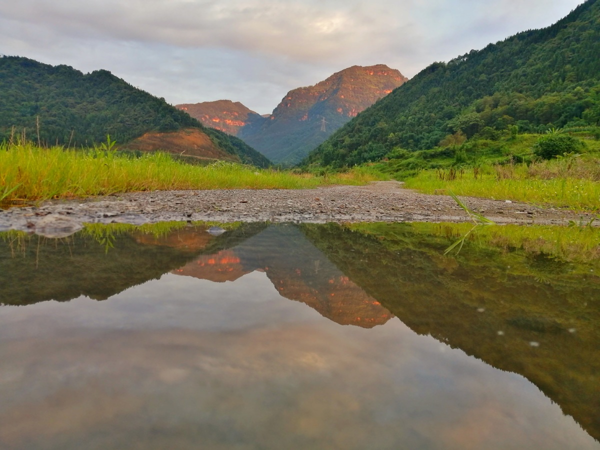 四川兴文新坝水库库区,邂逅日照金山神奇景象 - 一笑而过855 - 图虫