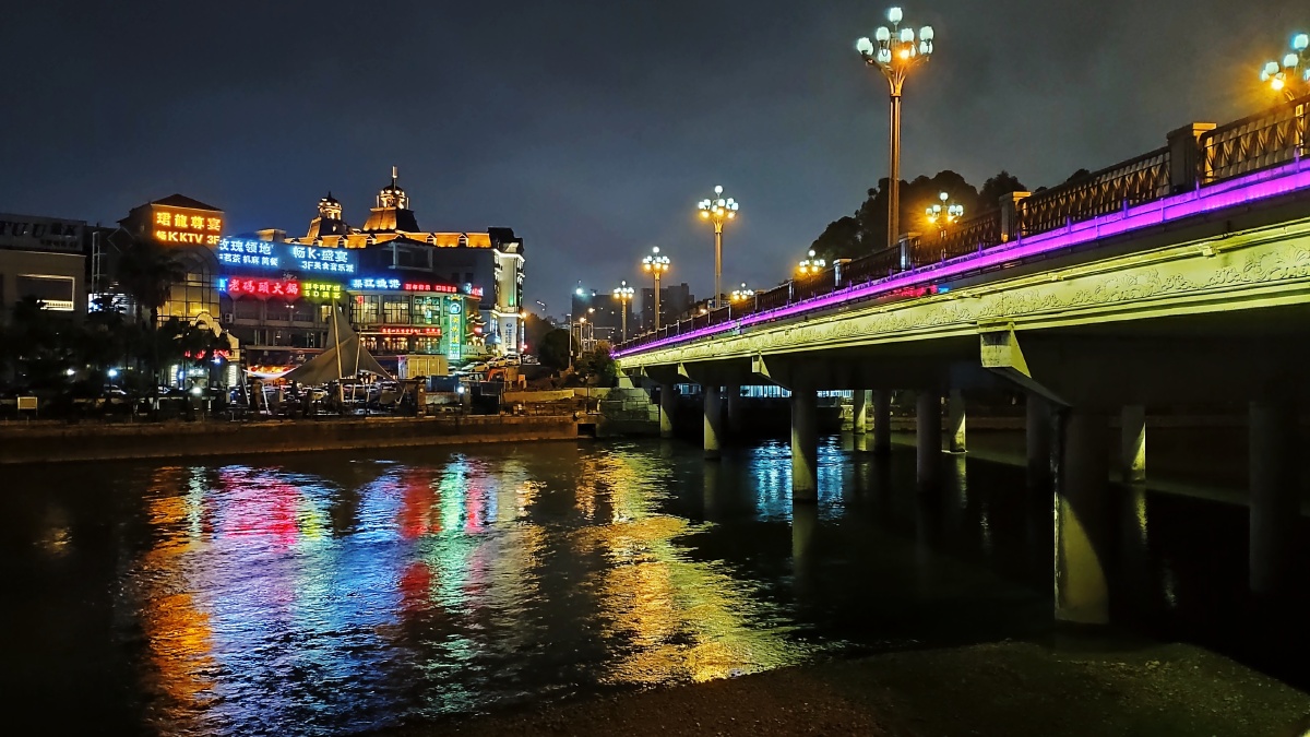成都华阳府河之夜倒春寒晚风凉夜色相伴跑步爽