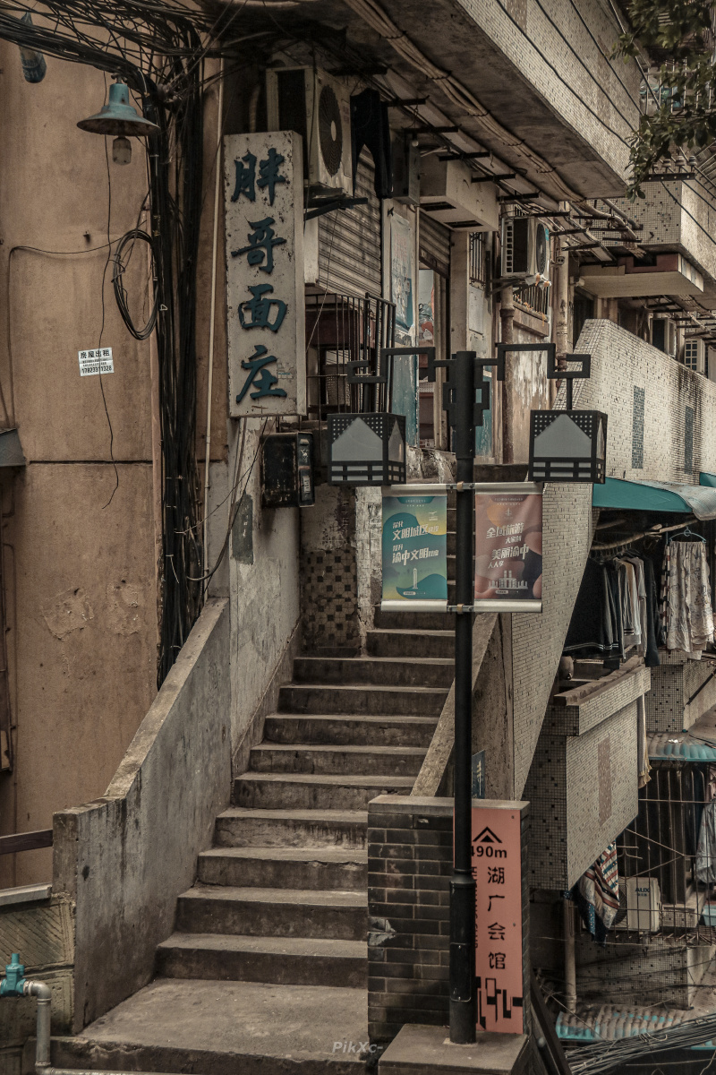 城市一角 白象居