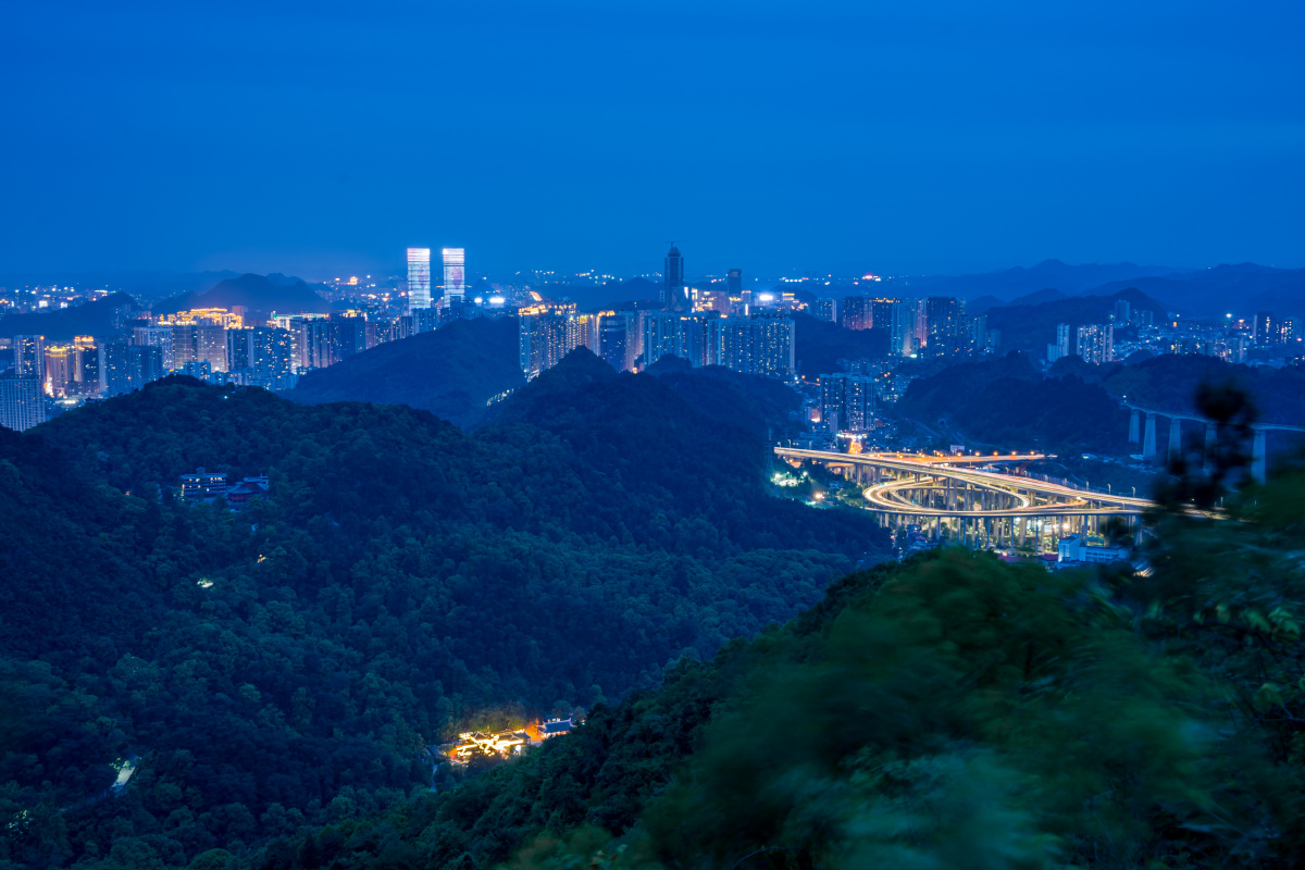 黔灵山公园打卡贵阳市夜景