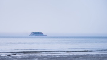 470304