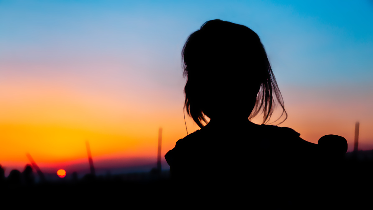 夕阳和小女孩