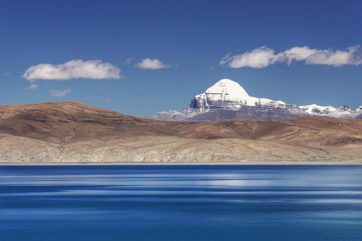 鬼湖拉昂错与神山冈仁波齐