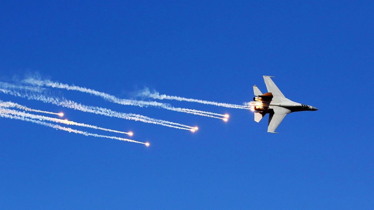 鹰击长空歼16飞行表演