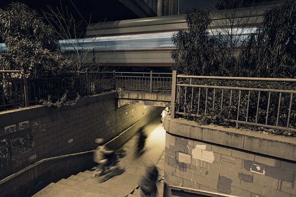 一直想拍铁路平交道口的片子，结果发现这是个地下通道。