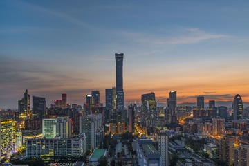 华灯初上