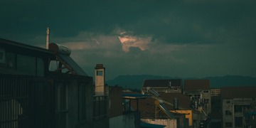 100438