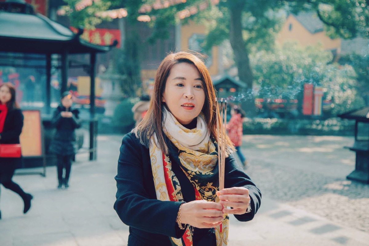 在杭州净寺为家人祈祷一年的安康